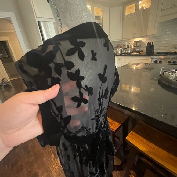 Gorgeous elegant BCBG dress - Picture 5 of 7